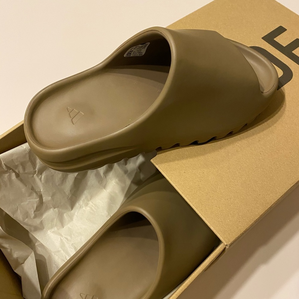 Yeezy slides earth brown sz 5